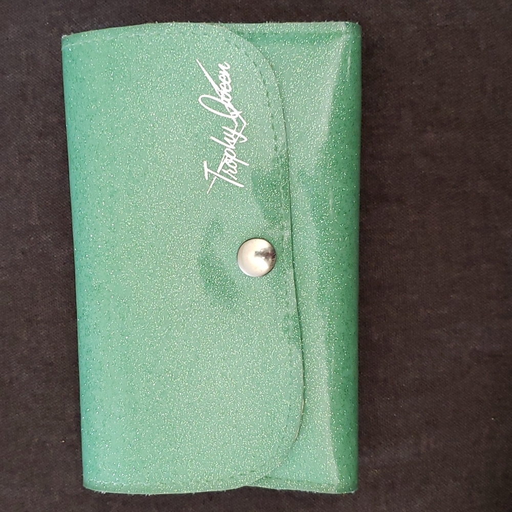 Trophy Queen aqua wallet